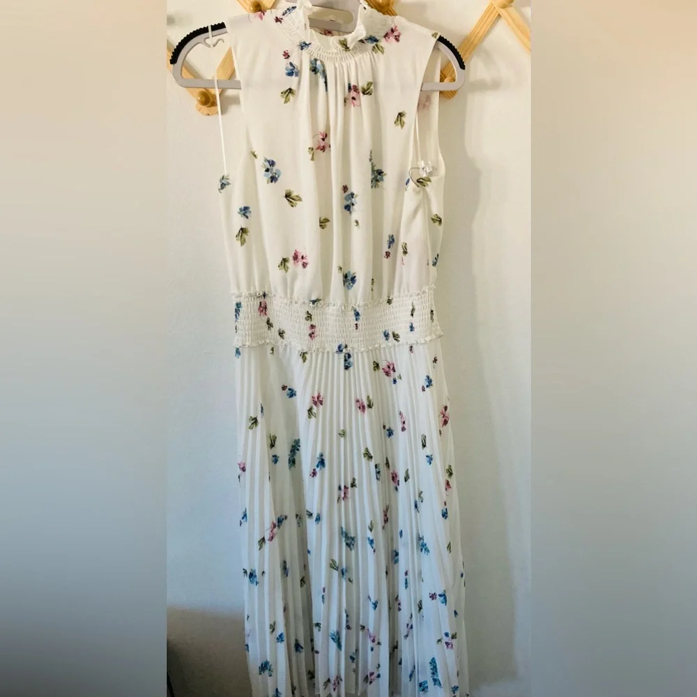 Gorgeous Vince Camuto Floral Dress - Picture 3 of 9